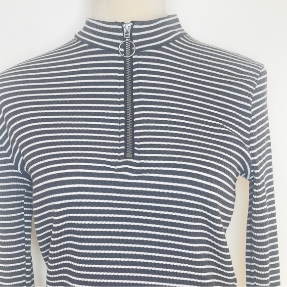 Hollister Ribbed Zip Front Long Sleeve Striped Slim Fit Top Black White Large - Picture 5 of 11